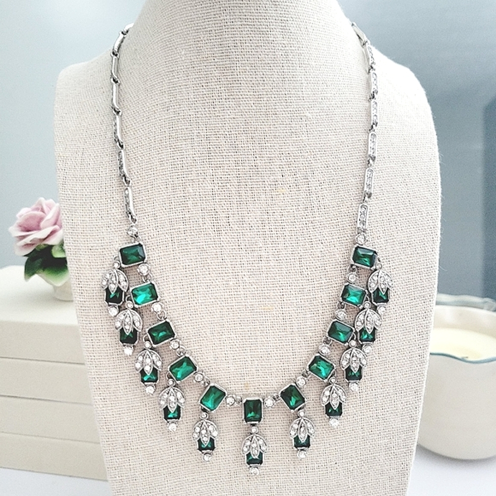 VINTAGE Rare Ann Taylor Emerald green rhinestone necklace